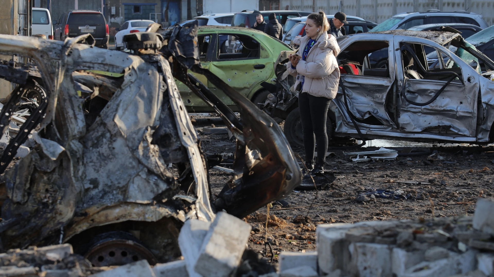 Video thumbnail for Russia-Ukraine war: Strikes continue as US peace plan discussed