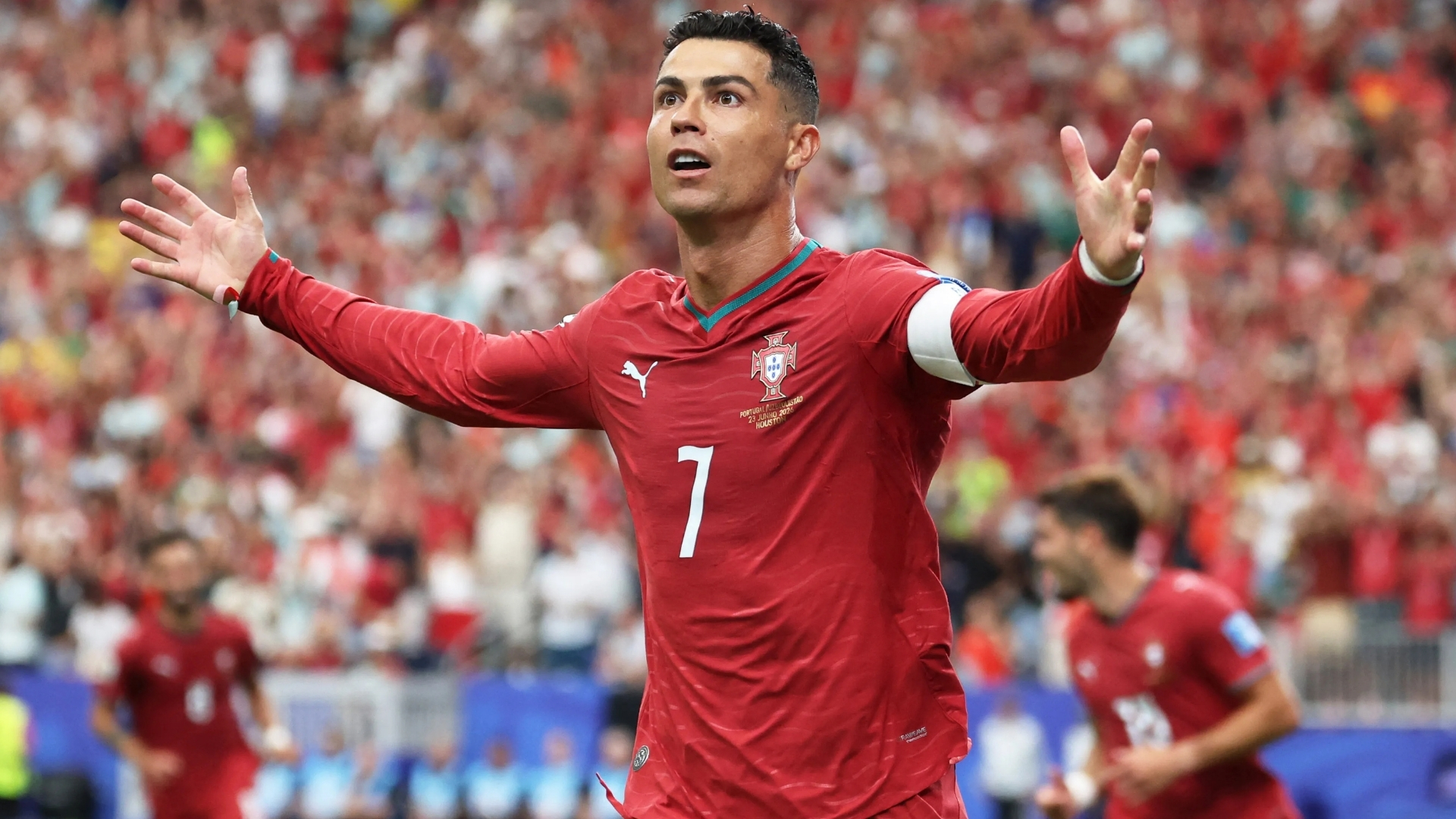 Video thumbnail for Dallas fan zone: Ronaldo supporters celebrate after match
