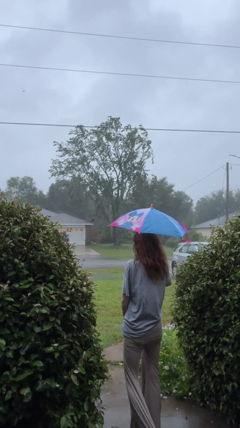 Video thumbnail for Umbrella Duel with Rising Winds before Florida Hurricane