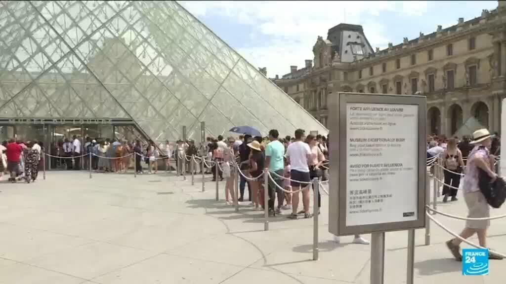 Video thumbnail for Most non-EU visitors will pay 45% more to visit Louvre