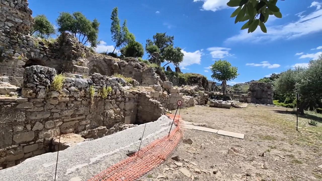 Video thumbnail for Türkiye: Excavations at ancient city of Kaunos in Türkiye enter new season after 6 decades.