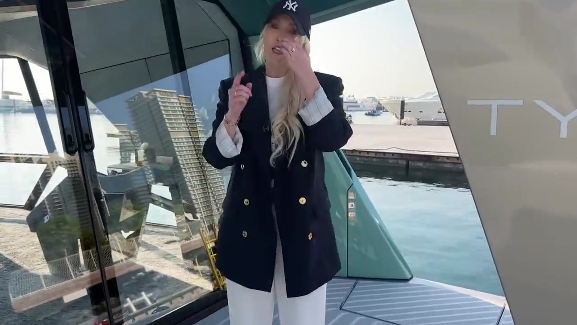 Video thumbnail for BMW Flying Glass Yacht_(720P_HD)