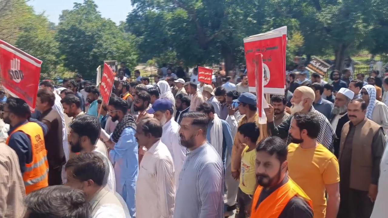 Video thumbnail for Pakistan: Pakistani workers mark International Labour Day in Islamabad.