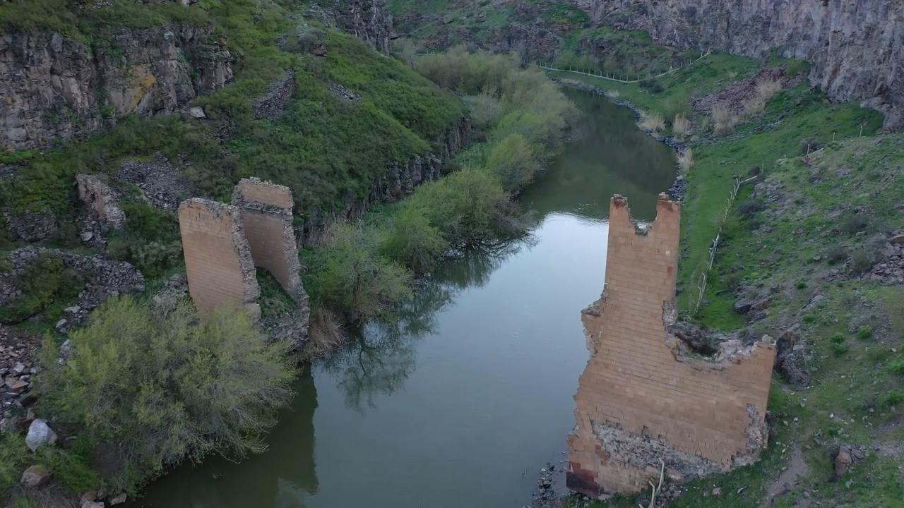 Video thumbnail for Türkiye: Türkiye, Armenia sign deal to restore historic Ani Bridge amid thaw in ties.
