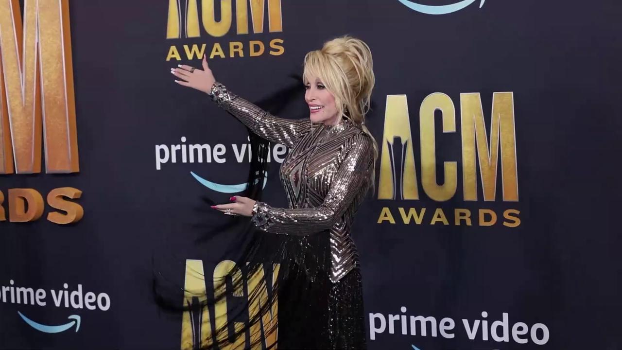 Video thumbnail for UNCAPTIONED: Dolly Parton streams soar by 2200 per cent after her death.