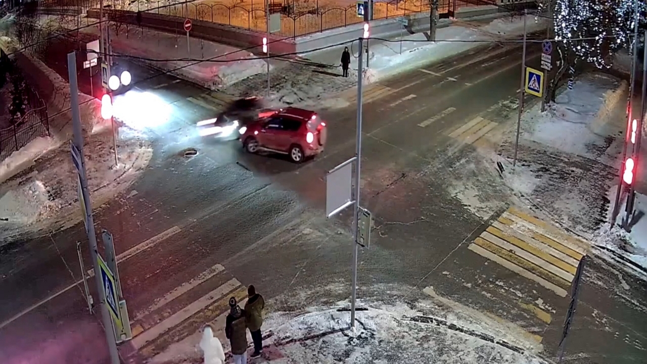 Video thumbnail for U-Turn Fail Sparks Crash in Kurgan