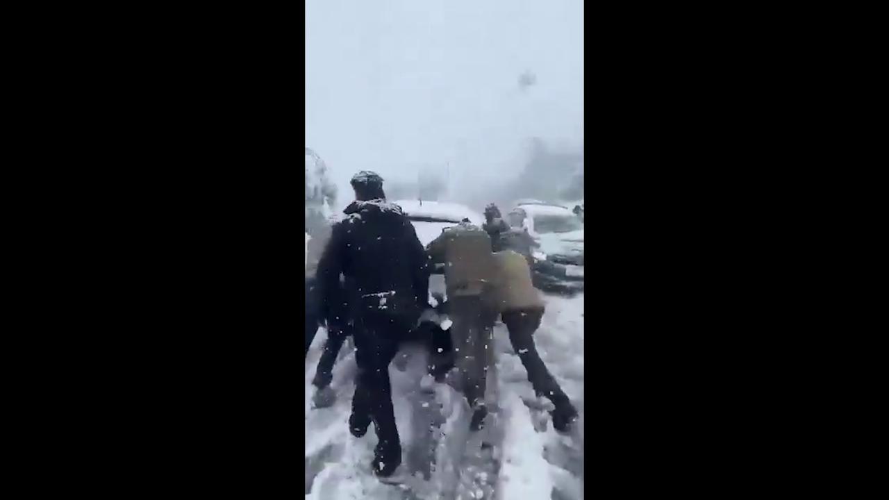 Video thumbnail for India: Motorists Push Stranded Car Through Snow as Heavy Snowfall Hits Himachal Pradesh.