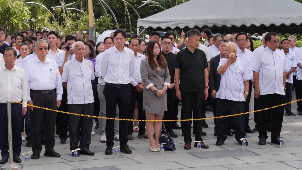 Video thumbnail for Malaysia: Malaysia holds ceremony to commemorate WWII victims, Nanyang volunteers.
