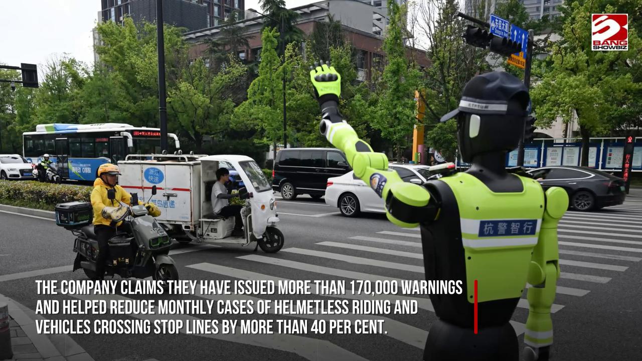 Video thumbnail for Robot cops put on traffic duty in Hangzhou, China