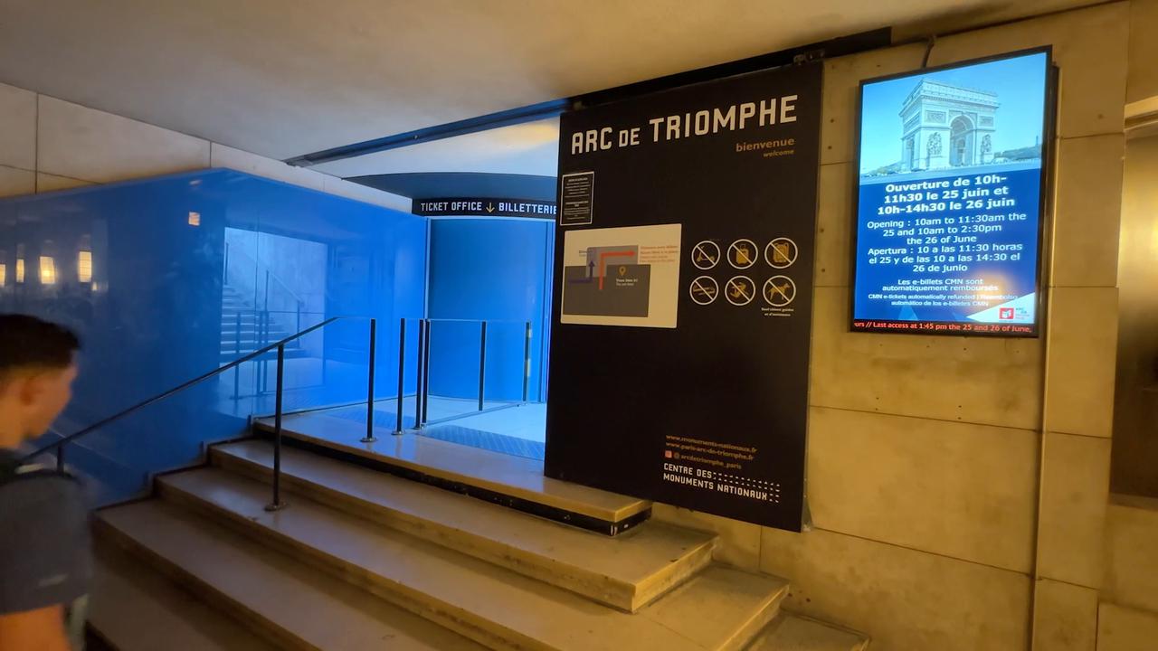 Video thumbnail for France: Paris shortens Arc de Triomphe visiting hours amid blistering heatwave.