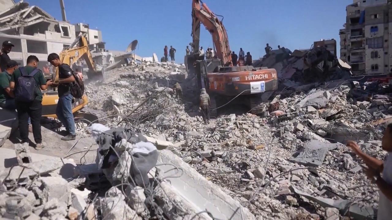 Video thumbnail for Israel: Israeli military says kills 2 Islamic Jihad commanders as Gaza City strike leaves 5 dead.