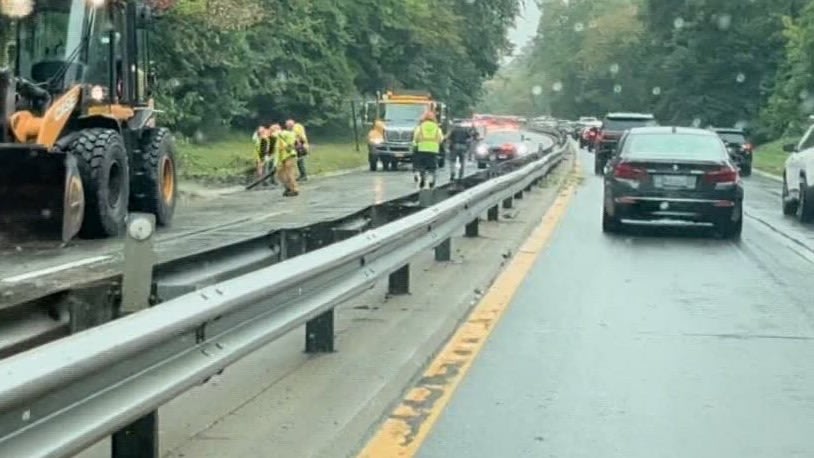 Video thumbnail for Saw Mill River Parkway reopens after fallen tree blocks lanes in Dobbs Ferry