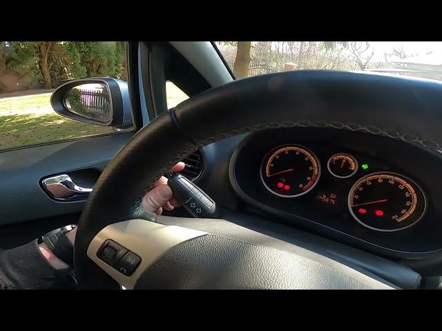 Video thumbnail for How to Enable or Disable Turn Signals in Opel Corsa D ( 2006 – 2014 ) - Use Turn Signals