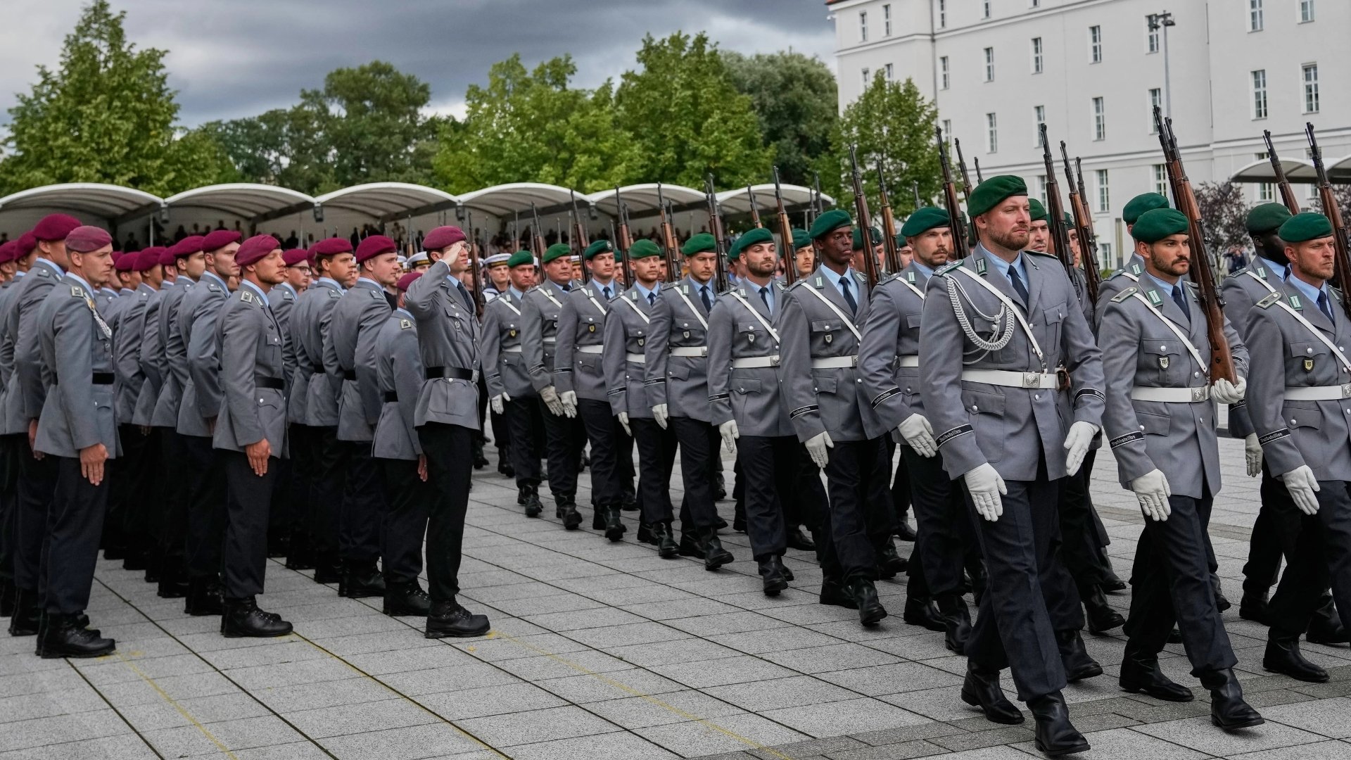 Video thumbnail for Germany military service: Many unwilling to sign up despite government push
