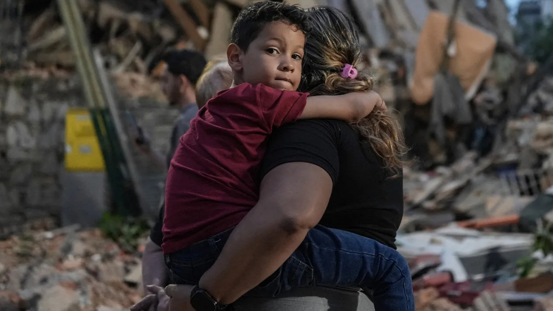 Video thumbnail for Venezuela earthquakes aftermath: Desperation mounts as death toll continues to rise