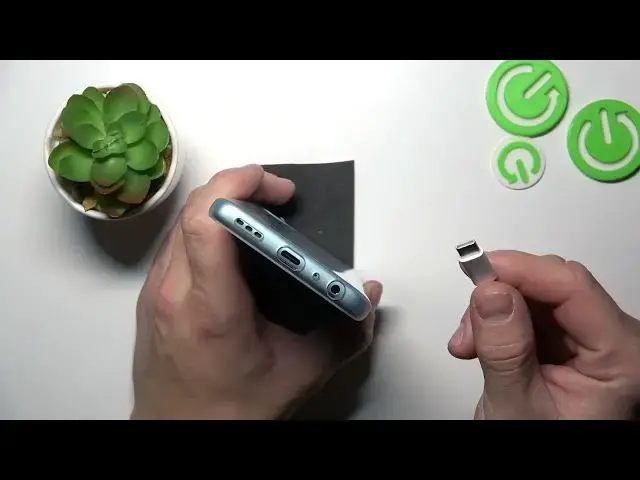 'Video thumbnail for How to Connect Headphones to MOTOROLA Moto G62 - Plug In Headphones'