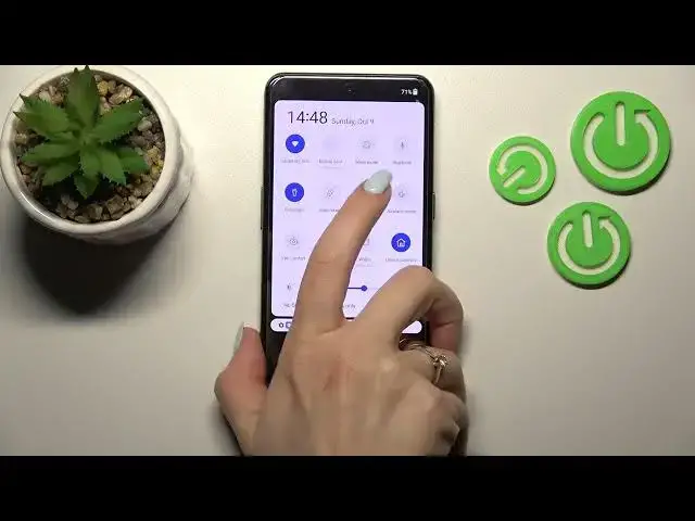 'Video thumbnail for How to Switch On Flashlight on OnePlus 10T'
