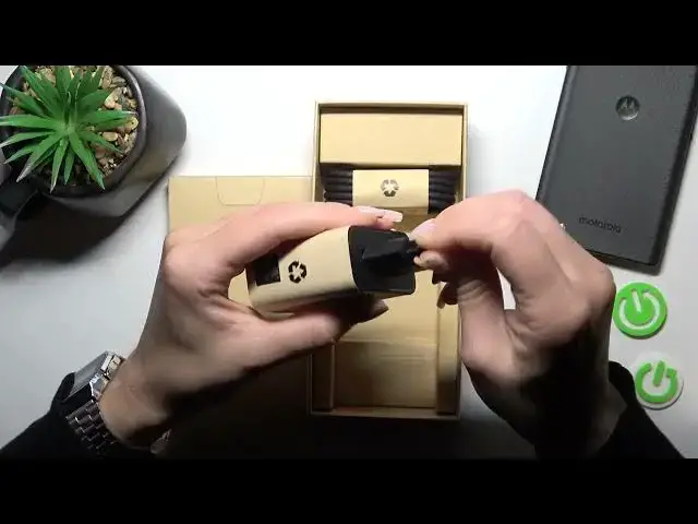 'Video thumbnail for Motorola Edge 30 Ultra - All Box Accessories'