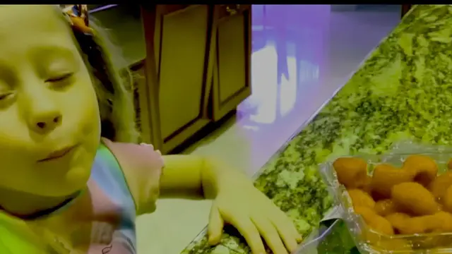 'Video thumbnail for Roma and Diana learn the alphabet ABC song (2)'