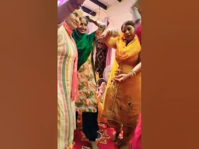 Video thumbnail for बुआ ने ले ली चूची ध्वाई एर फेर नाची #happy_lokgeet #trending #viral #डांस