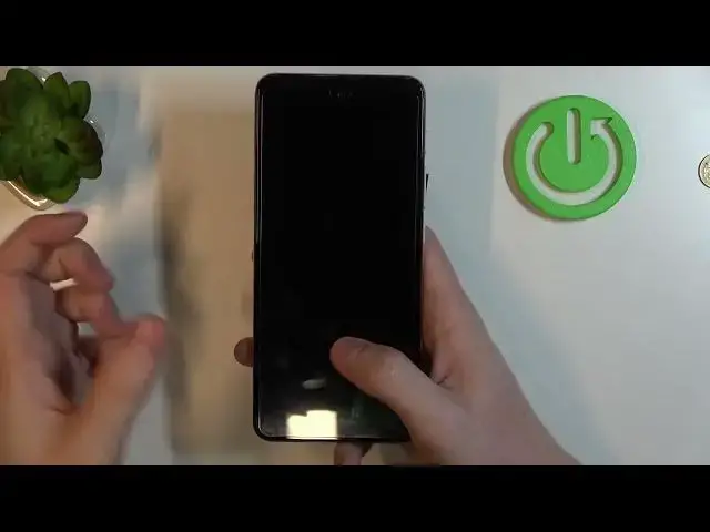 'Video thumbnail for MOTOROLA Moto E40 Size Comparison with an Average Male Hand'