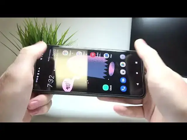 Video thumbnail for HTC Desire 22 Pro - Hand Size Comparison