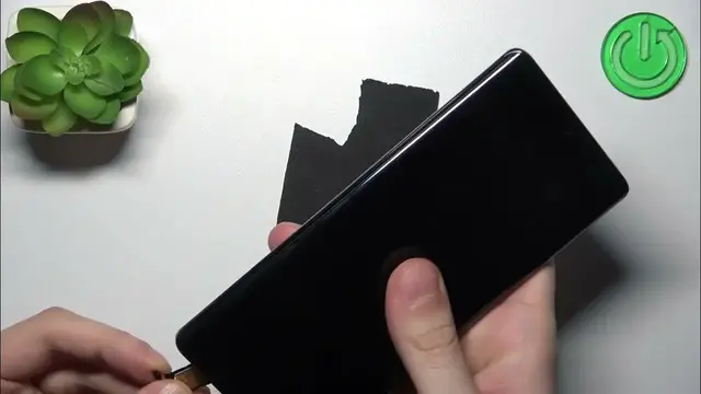 'Video thumbnail for Inserting SIM and SD Cards into VIVO V29'