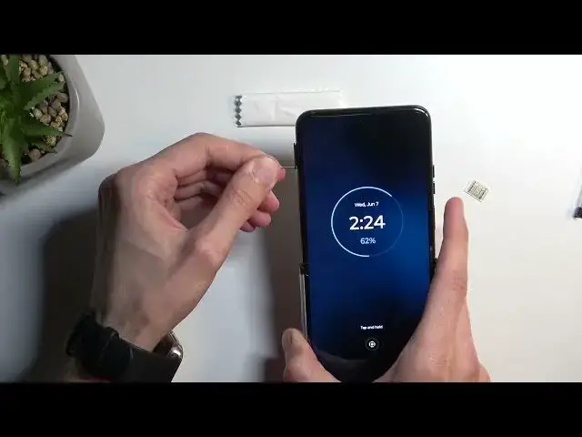 Video thumbnail for How to Insert Nano SIM Card on MOTOROLA Razr 40 Ultra?