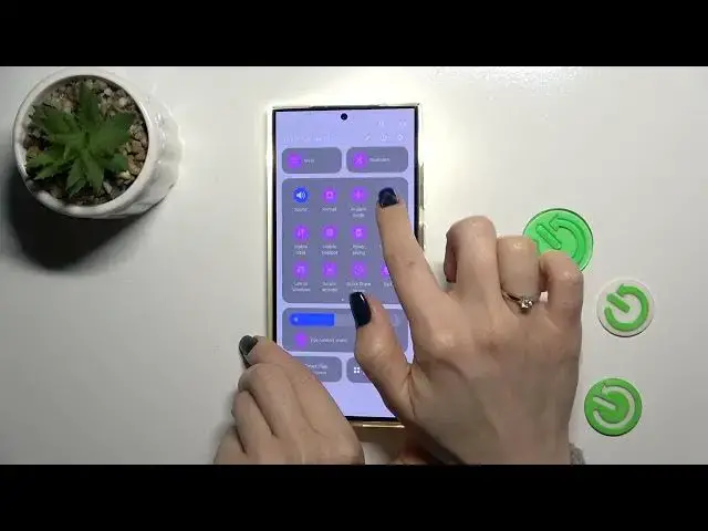 'Video thumbnail for How to Activate Flashlight on SAMSUNG Galaxy S24 Ultra'
