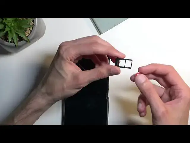 Video thumbnail for How to Insert Nano SIM Card into MOTOROLA Razr 40