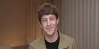 'Video thumbnail for Exclusive: Alex Edelman Discusses Transition From JUST FOR US to Peacock's THE PAPER'