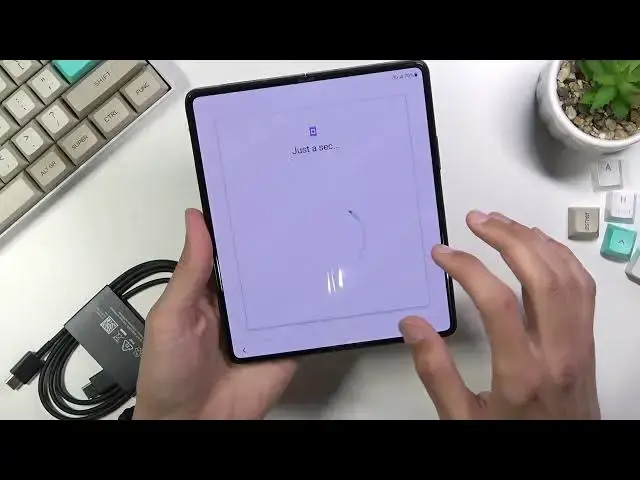 Video thumbnail for Unboxing SAMSUNG Galaxy Z Fold3 - Hands On | What's Inside The Box