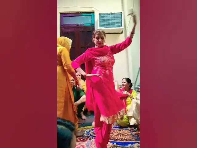 Video thumbnail for नाचन मैं बेबे त नीचे नीचे,देख लो#happy_lokgeet #trending #viral #डांस