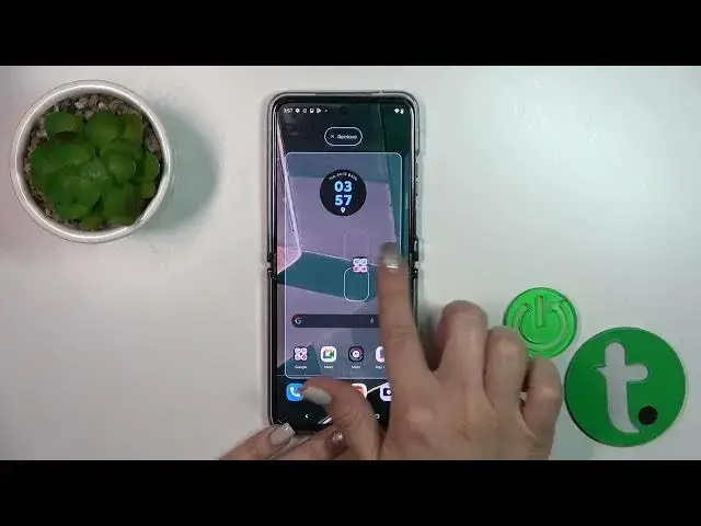 Video thumbnail for How to Create & Manage Home Screen App Folders on MOTOROLA Razr 40 Ultra