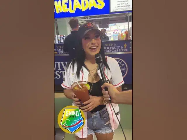 Video thumbnail for Fanáticas de los Houston Astros van al estadio a un partido de MLB