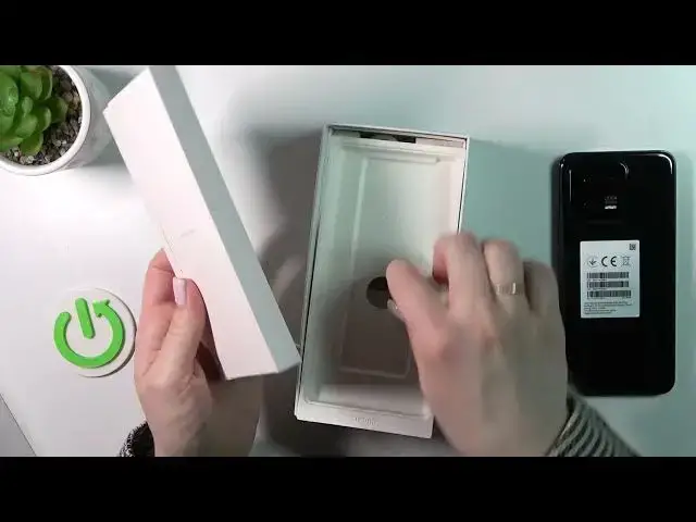 'Video thumbnail for XIAOMI 13 All Box Accessories'
