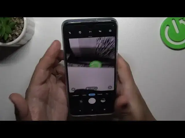 Video thumbnail for How to Quickly Take a Series of Pictures on MOTOROLA Moto G32 - Burst Shot Mode