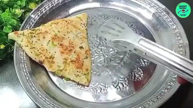 'Video thumbnail for Aloo piyaz se bane hue pizza slice '