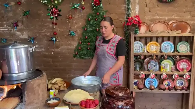 Video thumbnail for Como Hacer Los Tamales Dulces Con Fresa Natural_ La Cocina En El Rancho(720P_HD)