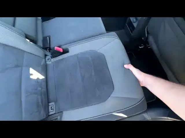 Video thumbnail for Volkswagen Golf Sportsvan - How to Slide Rear Seats