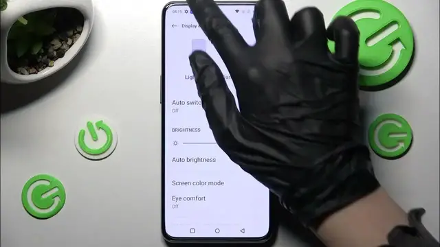 Video thumbnail for How to Switch On/Off Auto Brightness on OnePlus 10T - Adjust Display Settings