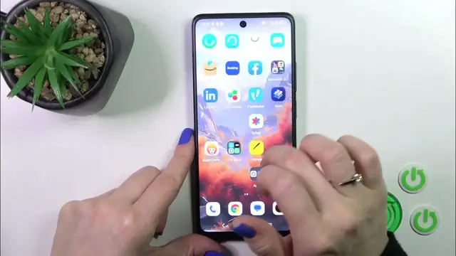 Video thumbnail for How to Switch Off SAMSUNG Galaxy S20 FE 5G – Power Off the Smartphone