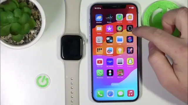 Video thumbnail for How to Turn On or Off Siri on Apple Watch