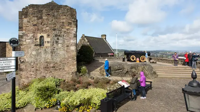 Video thumbnail for Edinburgh Castle mit Wachablösung und Meg Mons
