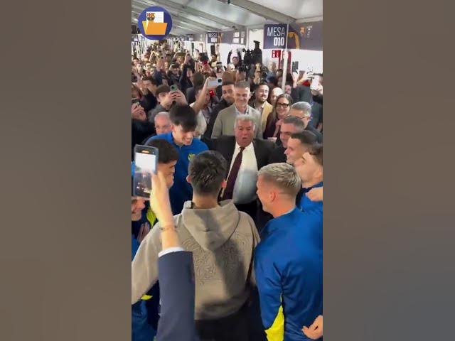 Video thumbnail for Los jugadores del primer equipo con Laporta