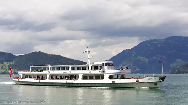 Video thumbnail for Bootsfahrt auf dem Vierwaldstättersee