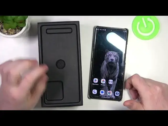'Video thumbnail for Does Motorola Edge 40 Pro Comes With Earbuds ? | Unboxing Video'
