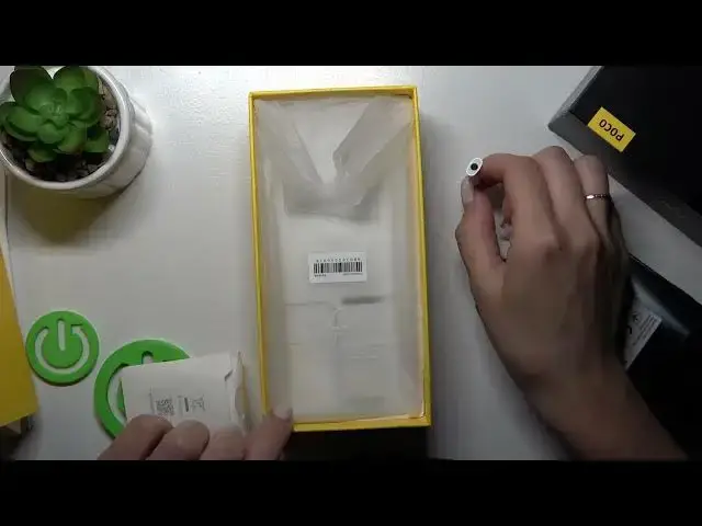 Video thumbnail for POCO F4 All Box Accessories Review