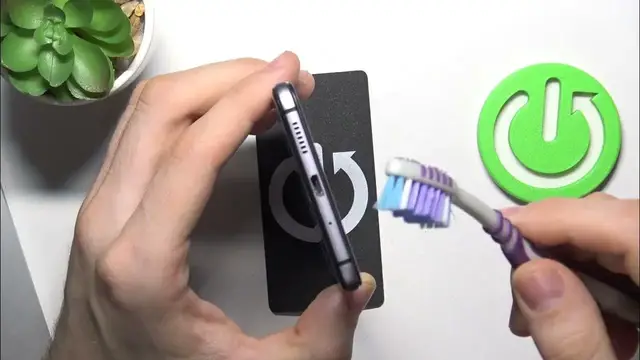 Video thumbnail for How to Fix USB in HUAWEI P10 Smart – Clean USB Using Household Items