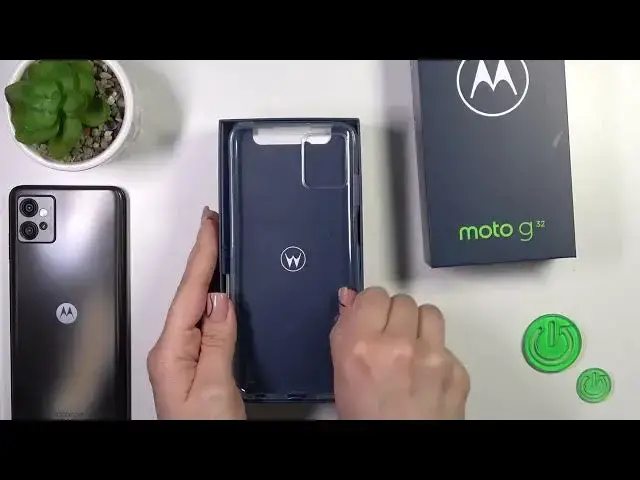 'Video thumbnail for Does the MOTOROLA Moto G32 Device Come with a Phone Case? Let's Figure Out!'